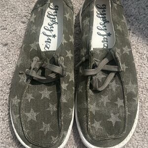 Gypsy Jazz Olive Green Star-Print Slip-On Sneakers